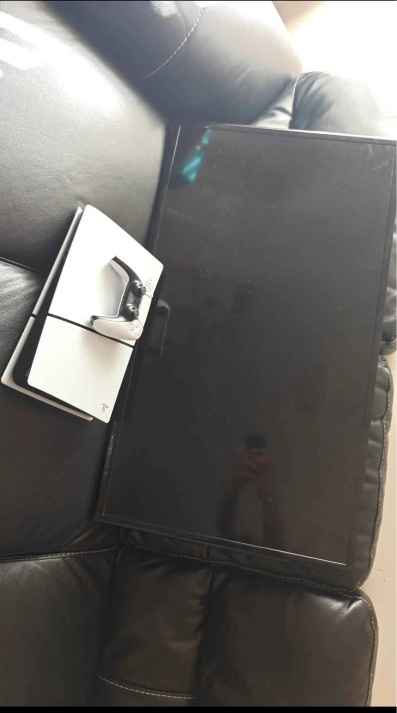 Ps5 with Samsung 32" TV