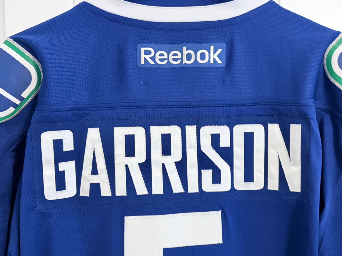 Authentic Reebok Canucks Jason Garrison Autograph Jersey XL - photo 3