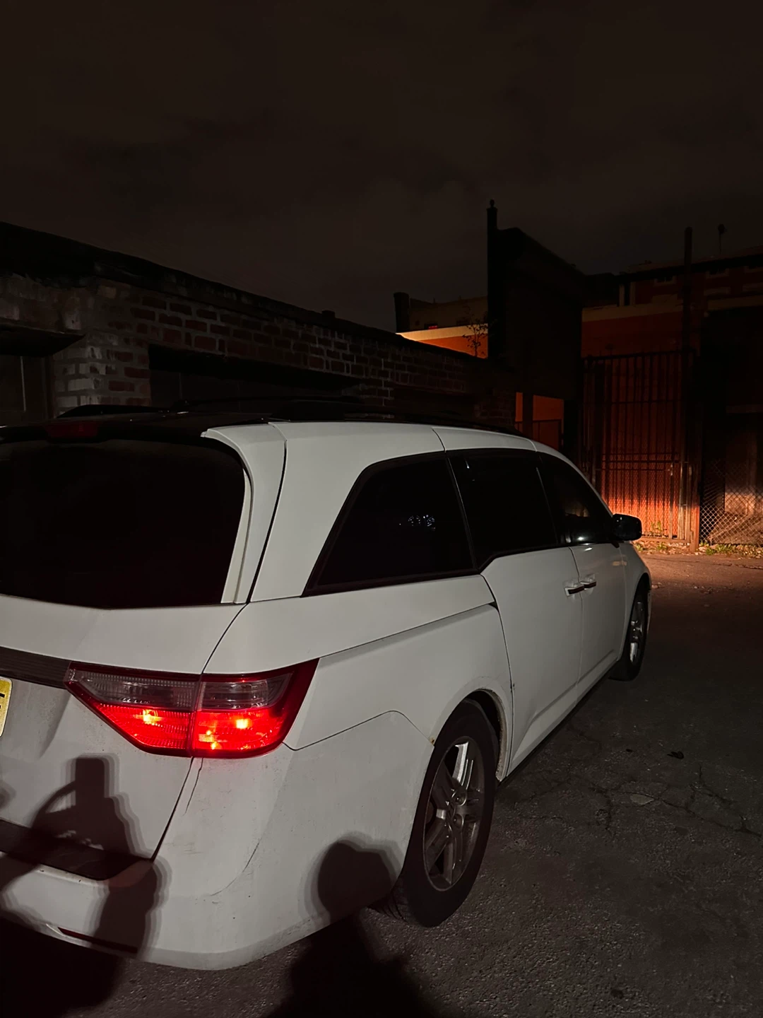 White Honda Odyssey Minivan 2012 - photo 3