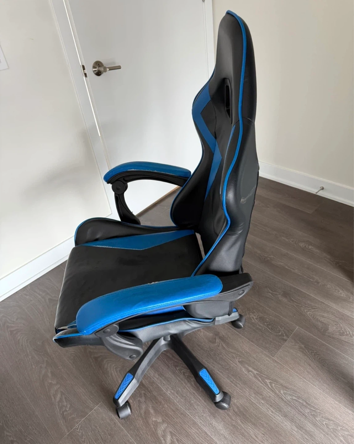 Gaming Chair - Black and Blue 🌱 - photo 4
