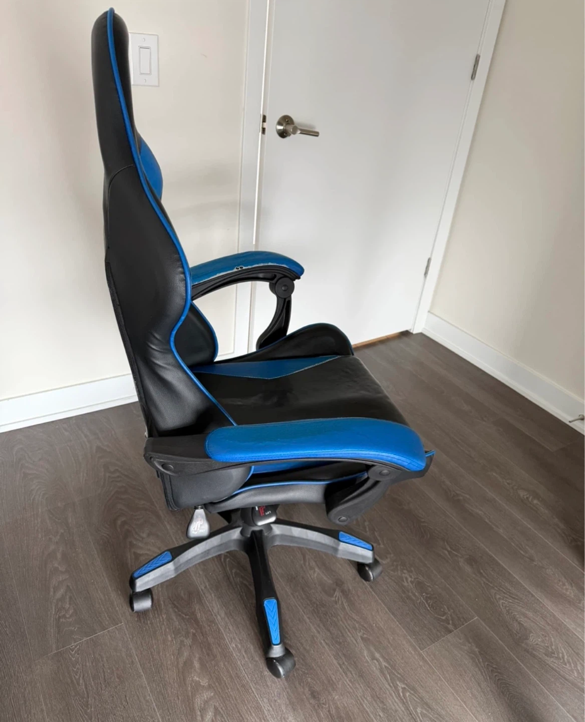Gaming Chair - Black and Blue 🌱 - photo 3