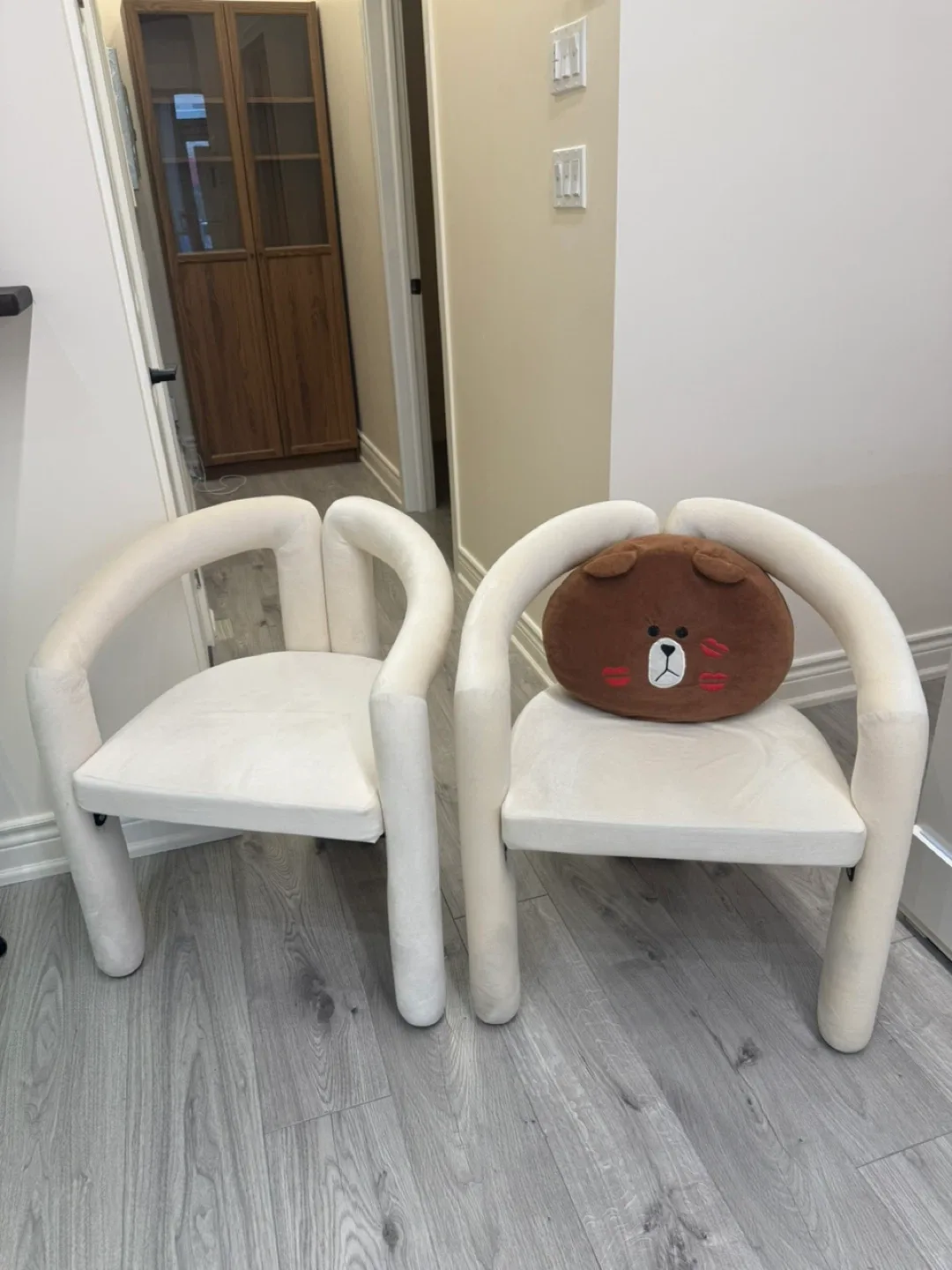 Set of 2 White Upholstered Accent Chairs