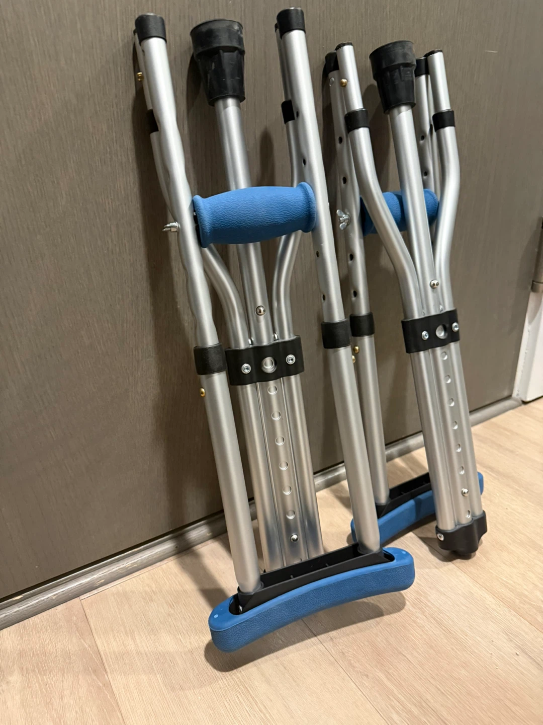 Adjustable Folding Crutches