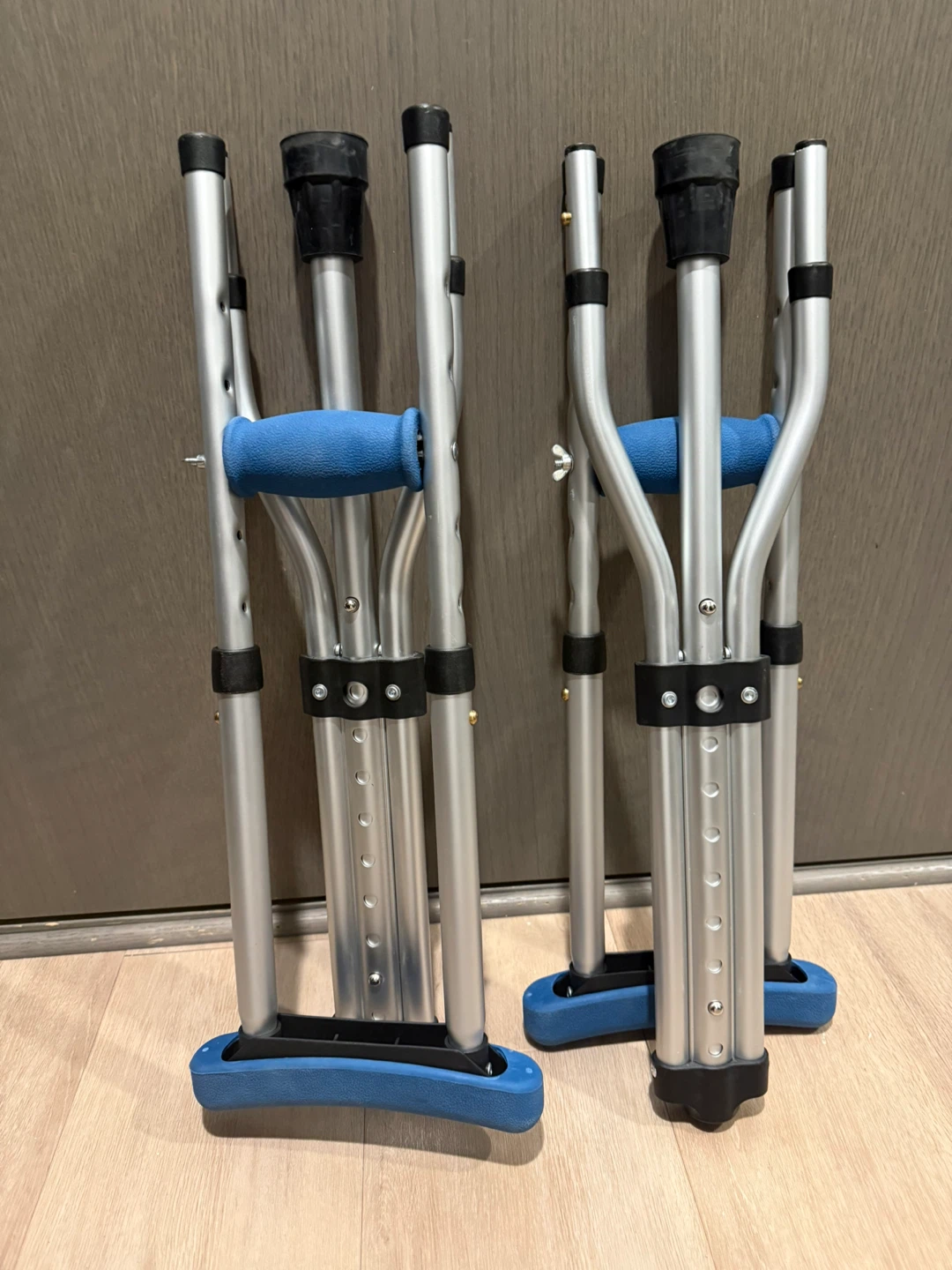 Adjustable Folding Crutches - photo 2
