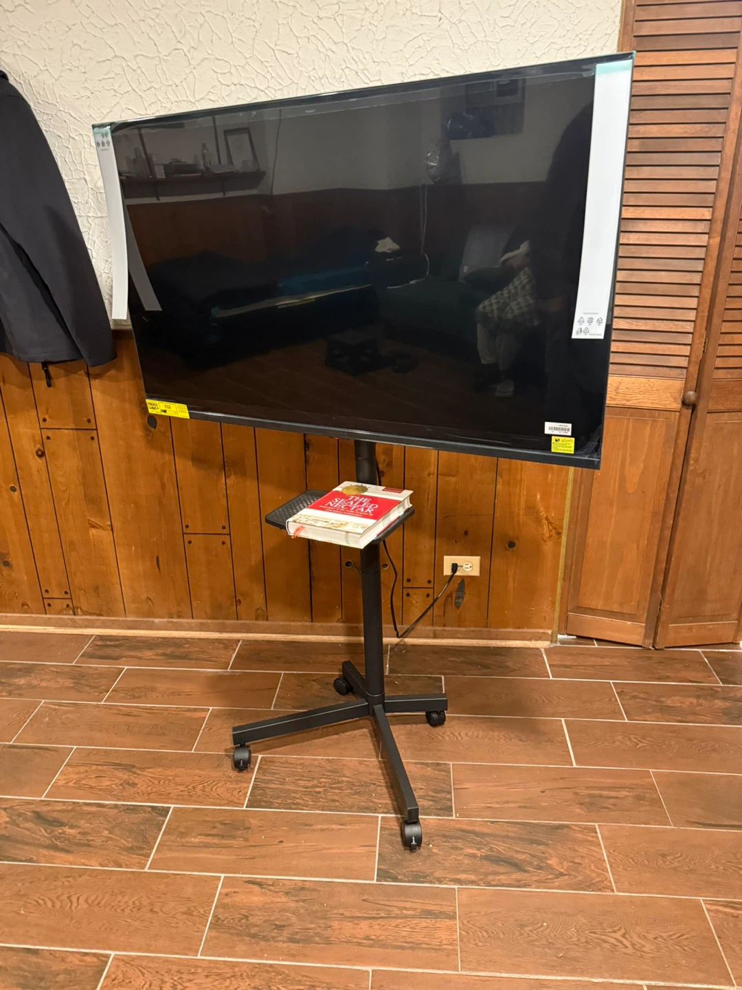 TV with Rolling TV Stand - photo 2