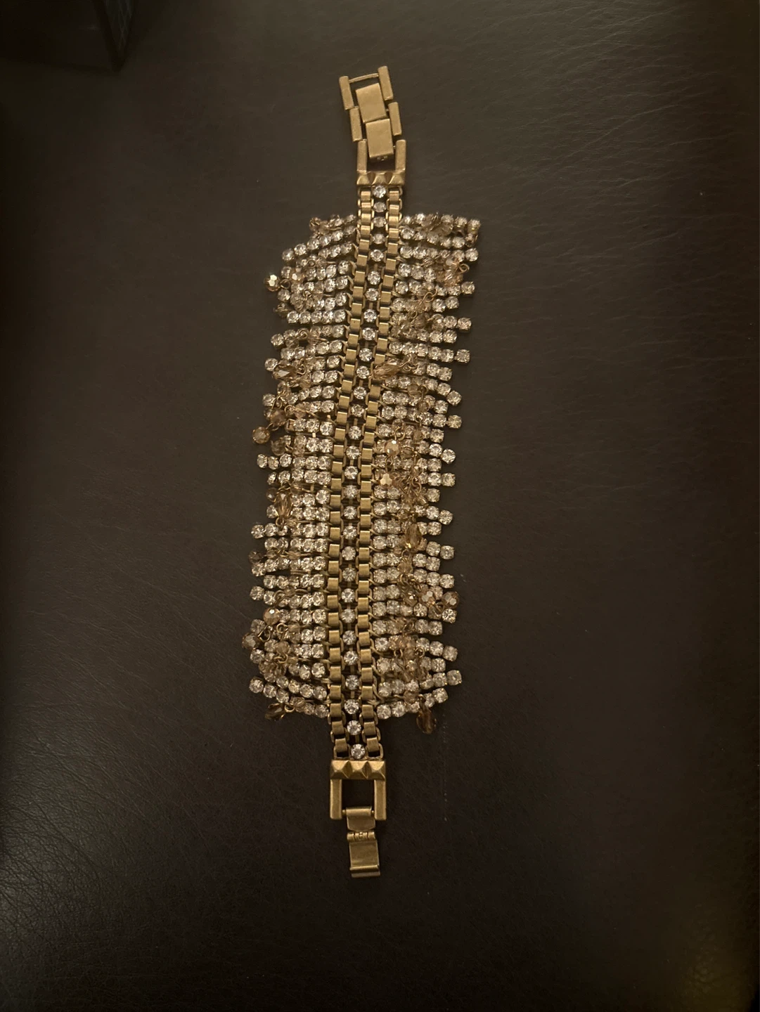 Sparkly Gold-Toned Bracelet with Rhinestones 🌱