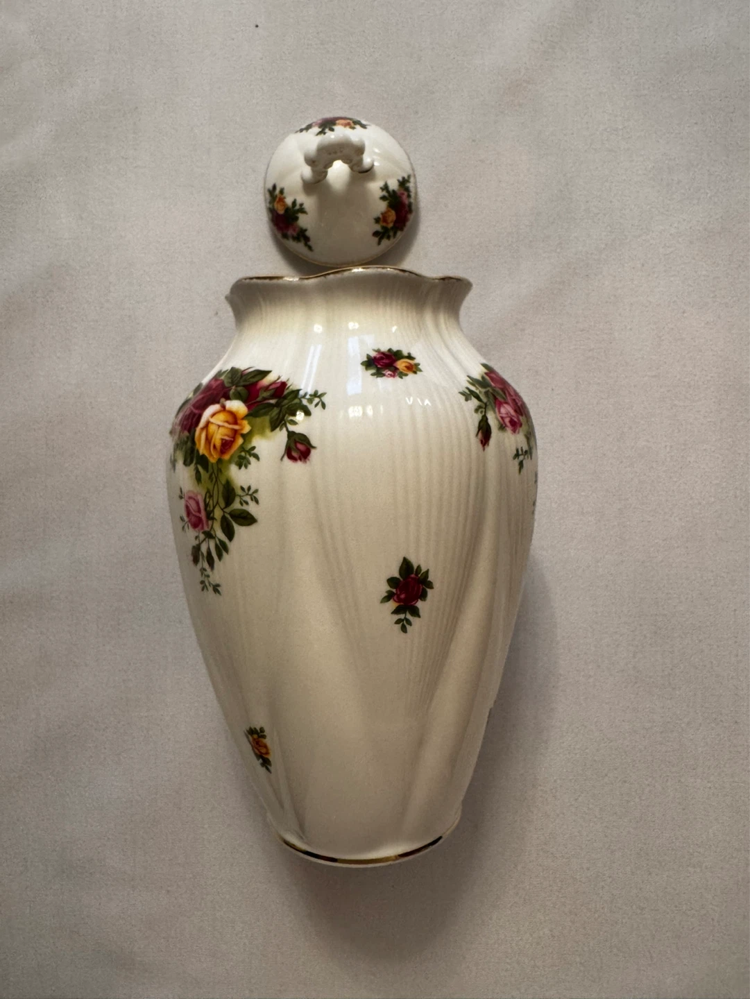 1962 Royal Albert Old Country Roses Bone China