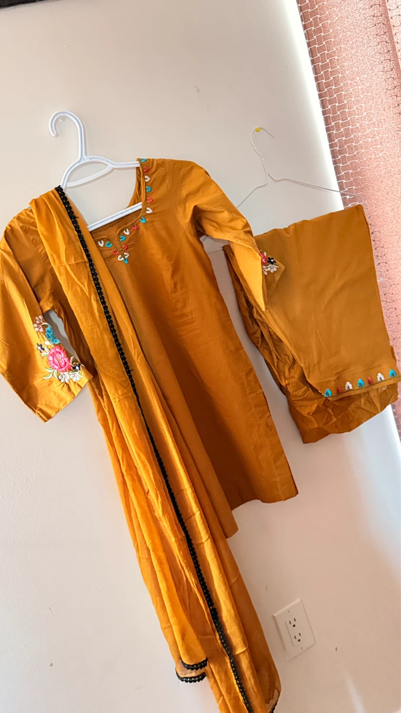 Embroidered Black and Yellow Kurta Set with Dupatta - photo 3