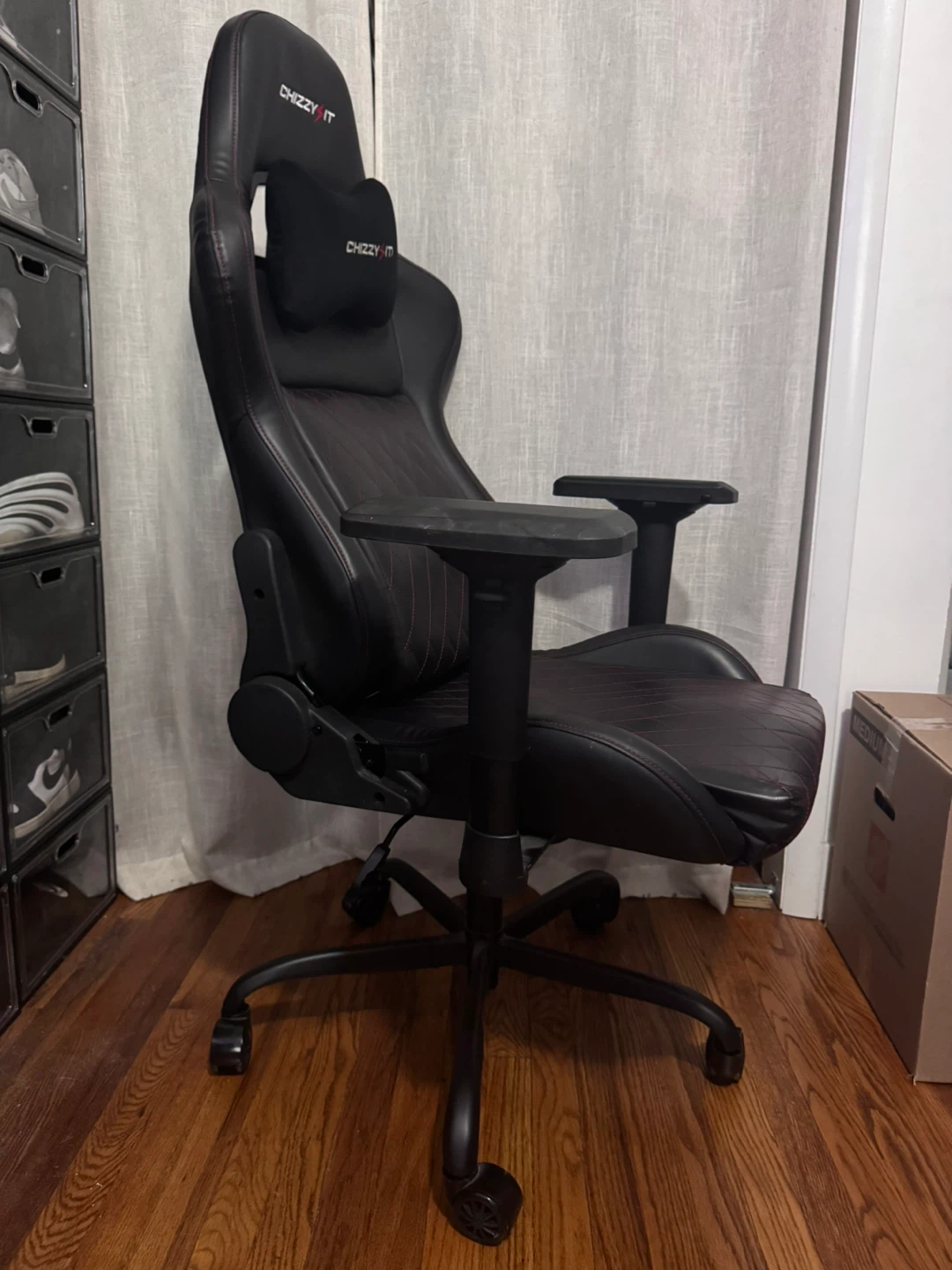 Black Gaming Chair (Good Condition) - photo 2