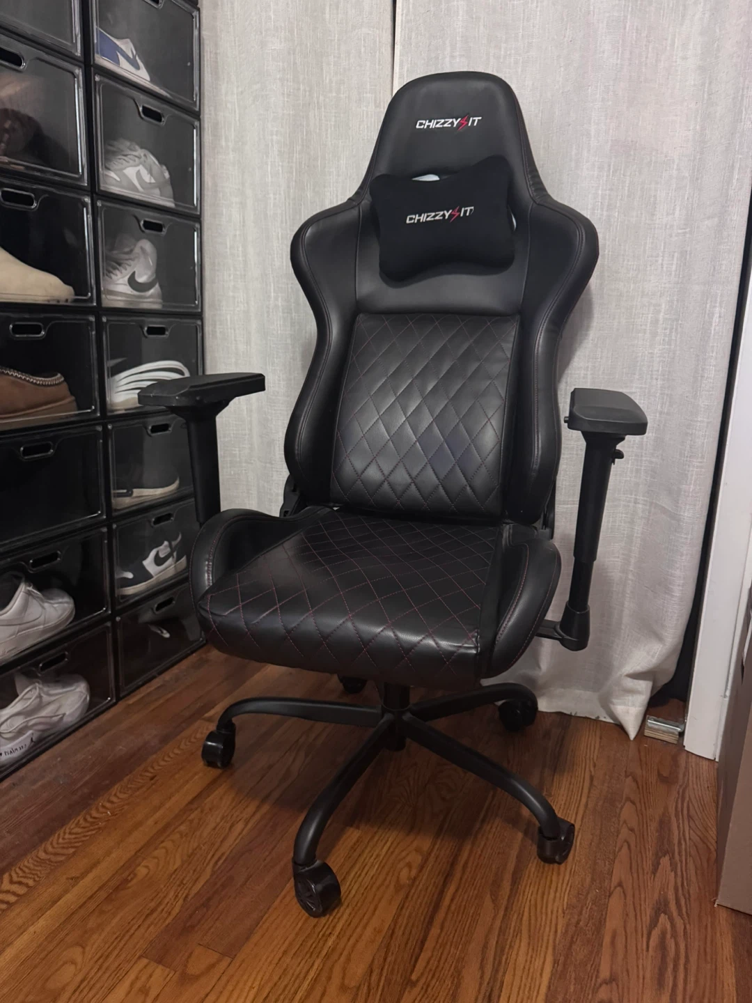 Black Gaming Chair (Good Condition)