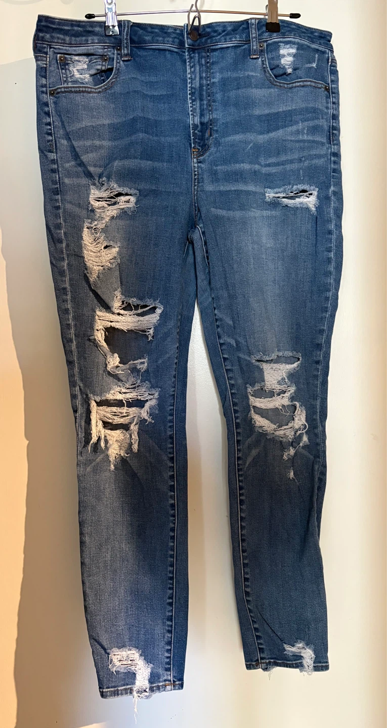 American Eagle Distressed Jeans - Size 18 Long