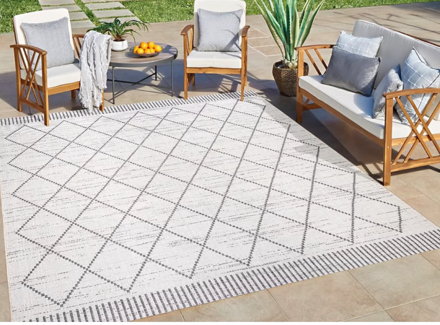 Outdoor Area Rug - Diamond Pattern