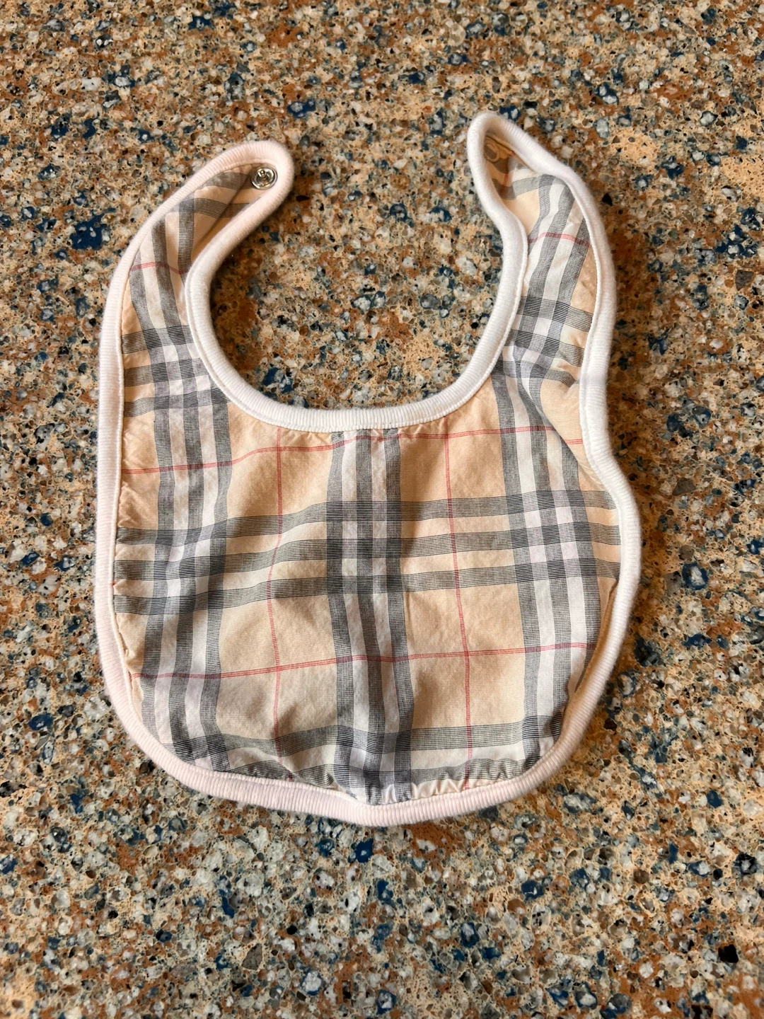 Original and authentic Burberry Baby Bib - photo 2