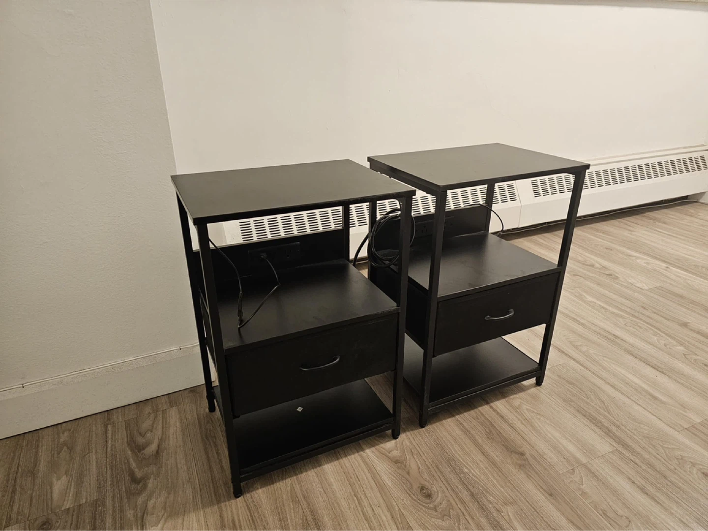 Set of 2 Black Nightstands with Drawer