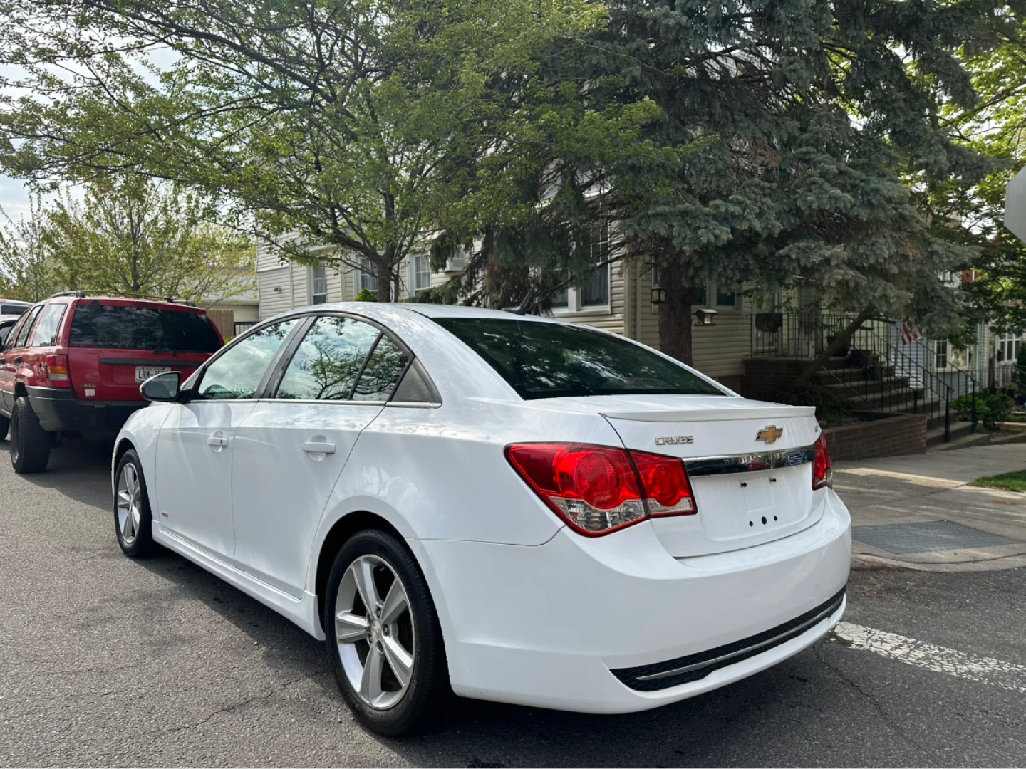 2014White Chevrolet Cruze LT Sedan - photo 4