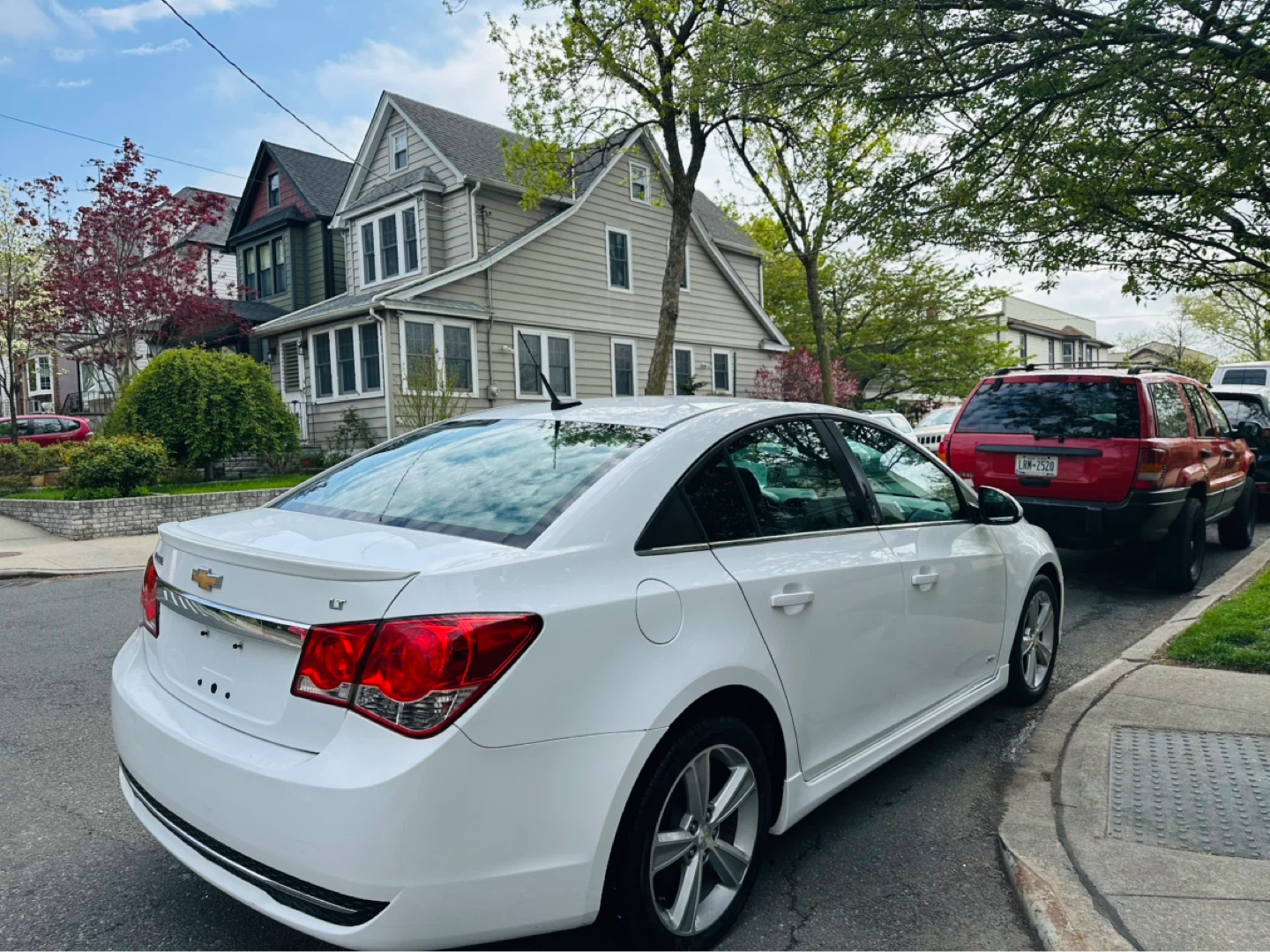 2014White Chevrolet Cruze LT Sedan - photo 3