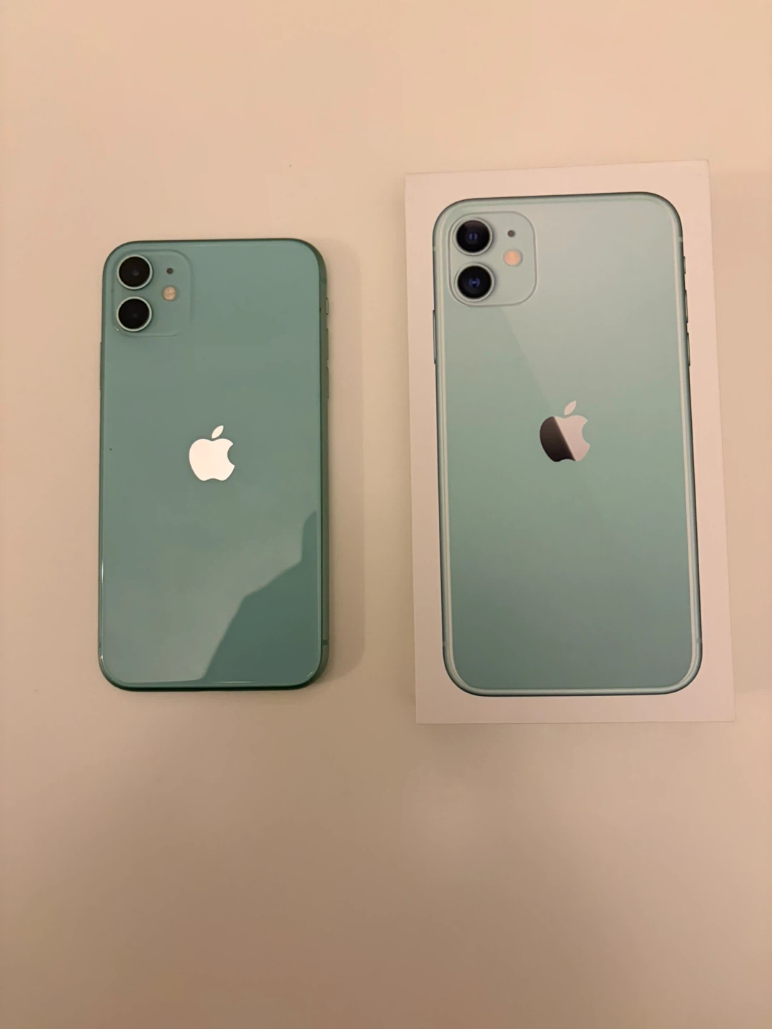 Apple iPhone 11 - 64GB - Green (Unlocked) - photo 2