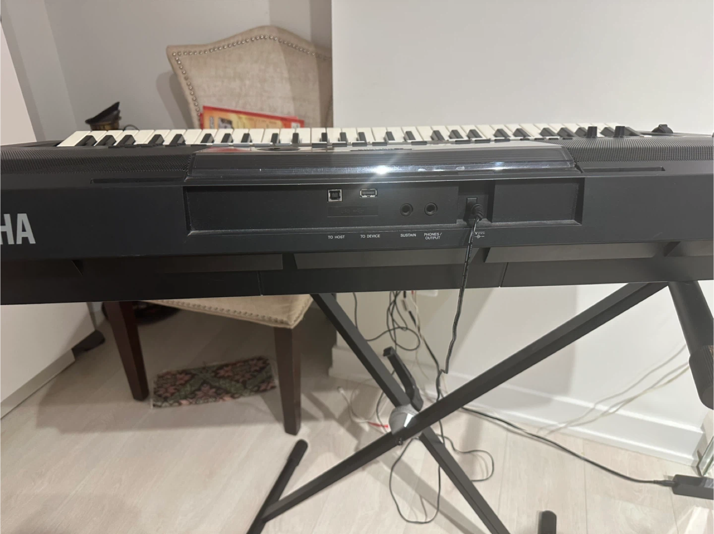 Yamaha Keyboard with Stand - photo 2