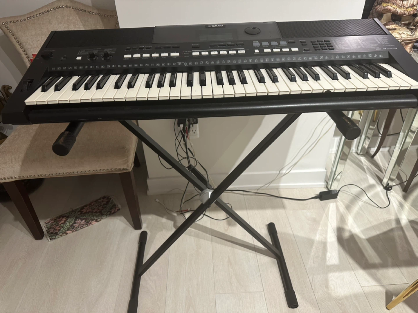 Yamaha Keyboard with Stand - photo 3