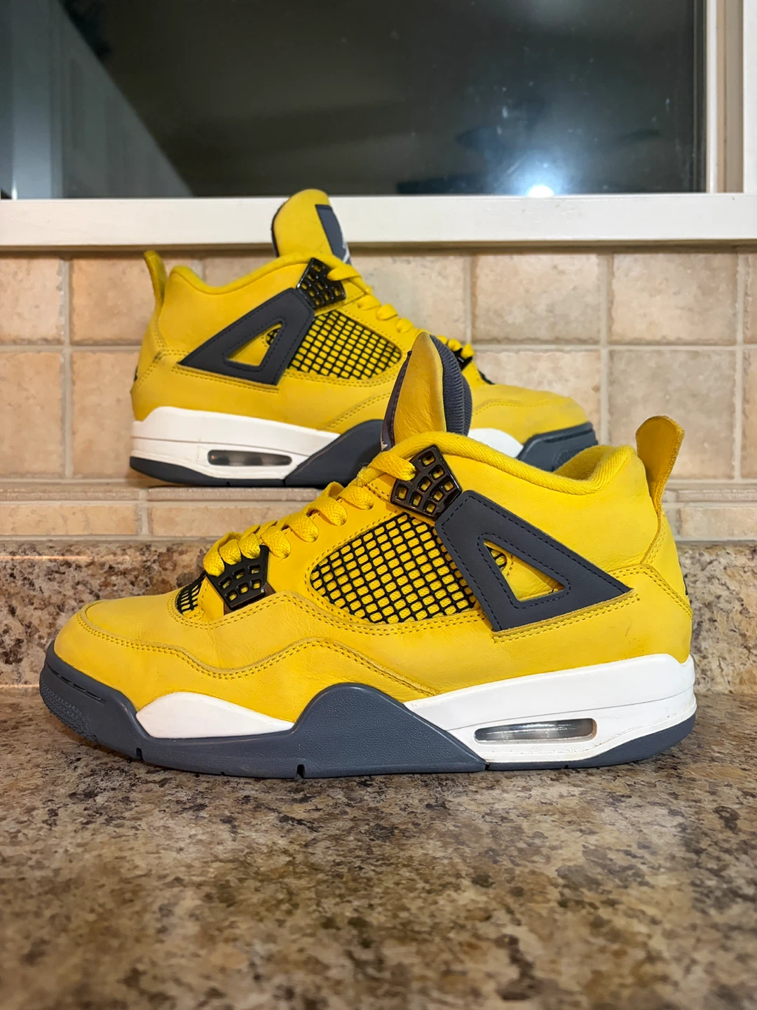Air Jordan 4 Retro 'Lightning' (2021)