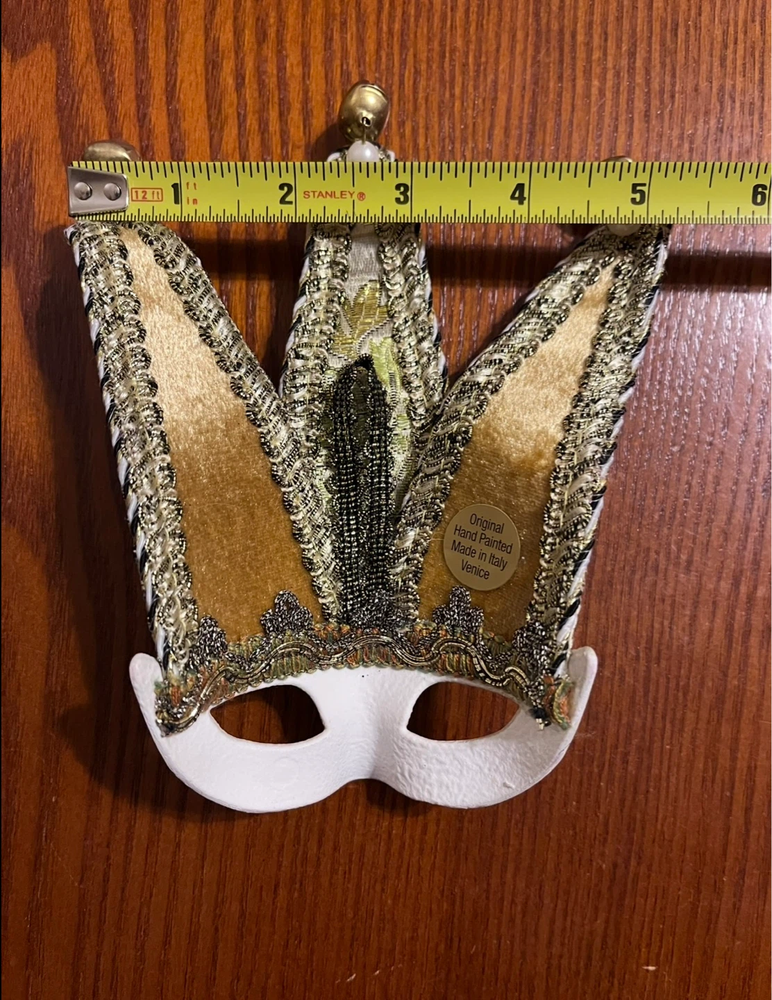 VINTAGE DECORATIVE WALL MASK & FANNED PORCELAIN DOLL - photo 3