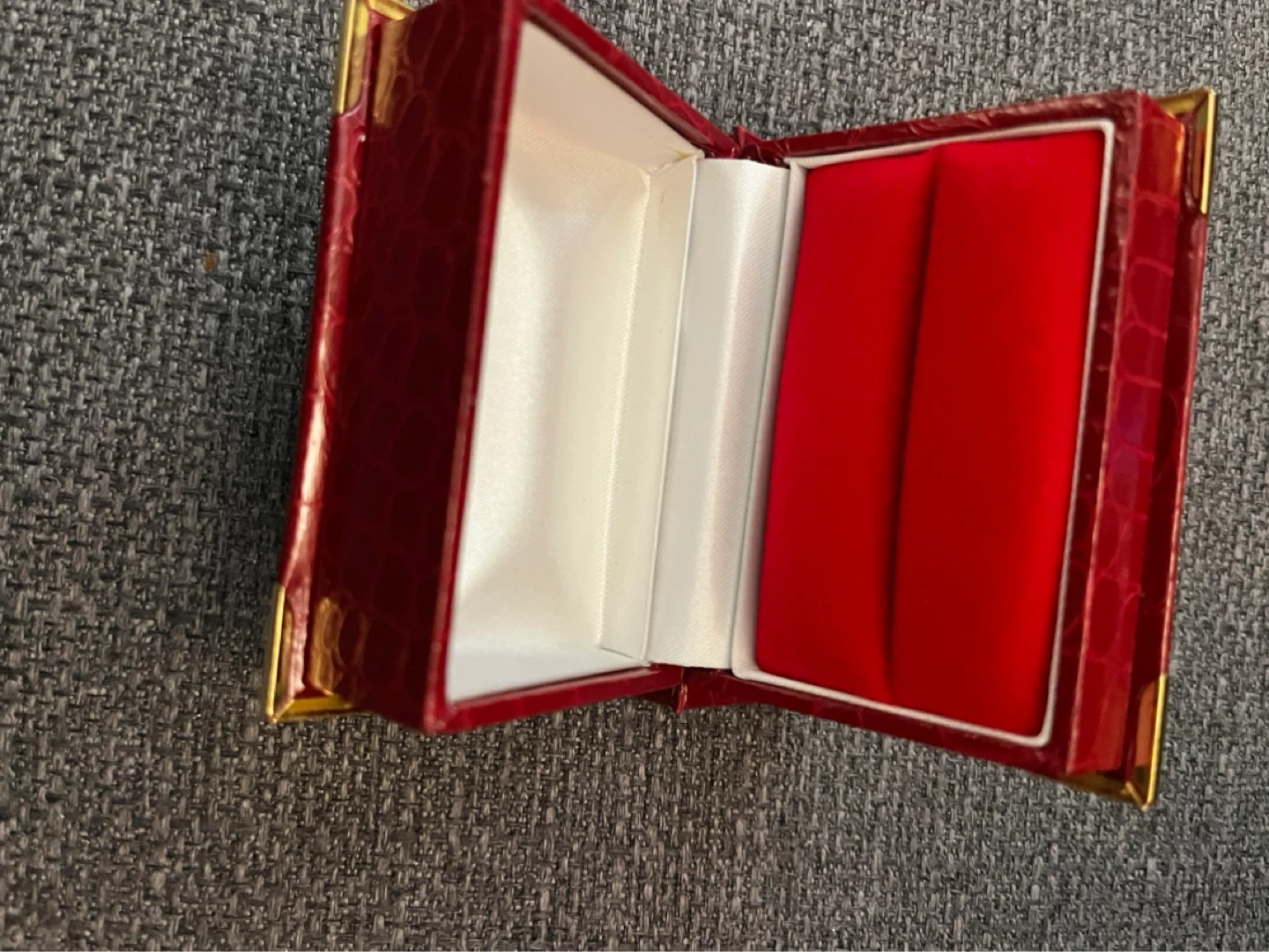 Red Faux Croc Jewellery Box with Gold Corners - photo 3
