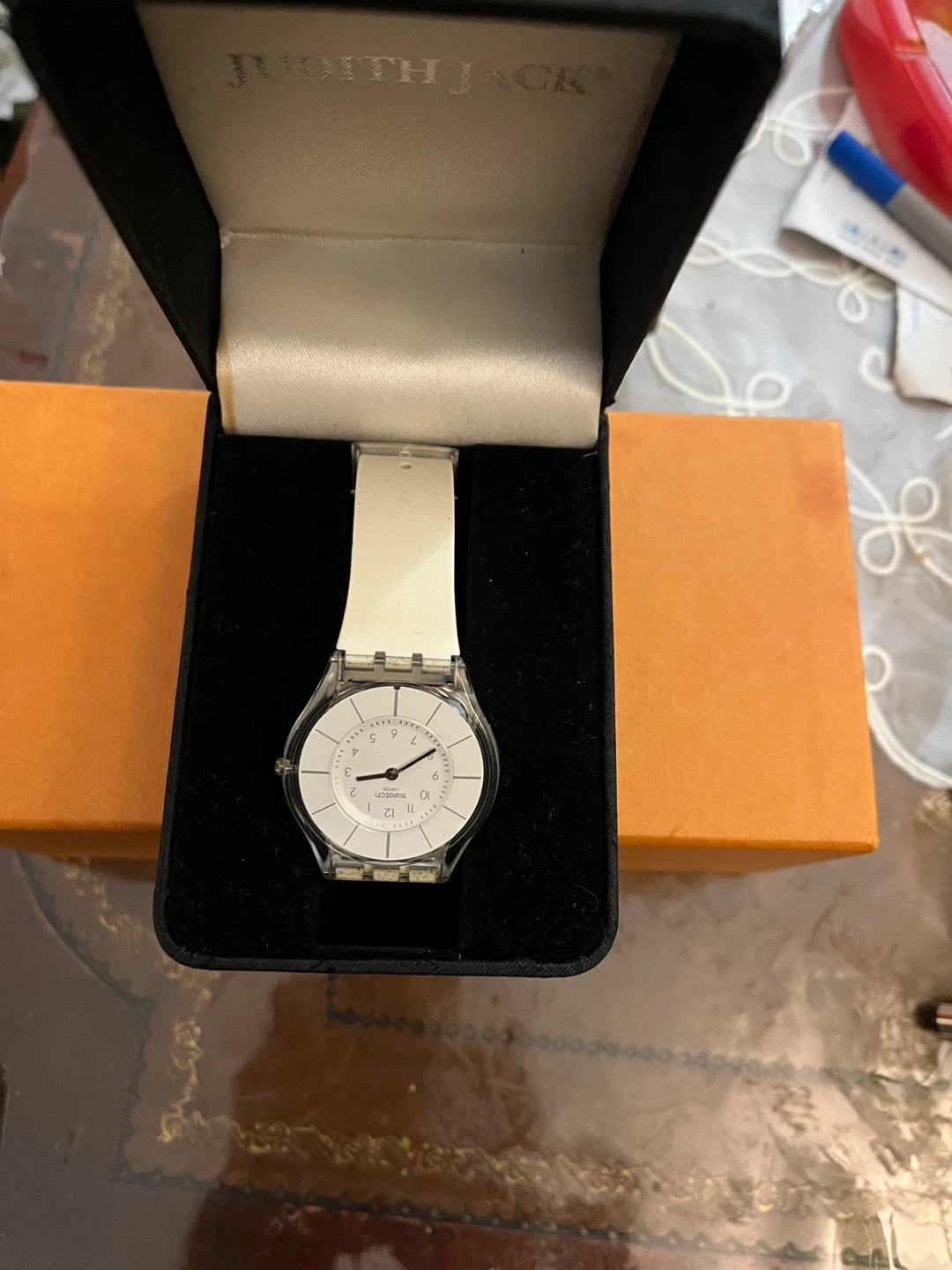 🌱 Swatch White Watch 🌱