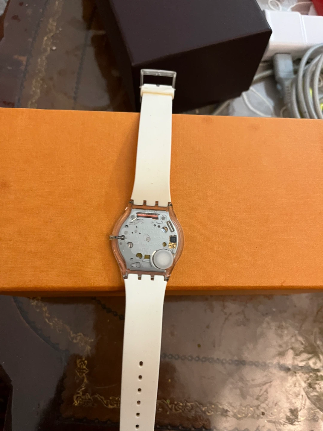 🌱 Swatch White Watch 🌱 - photo 3