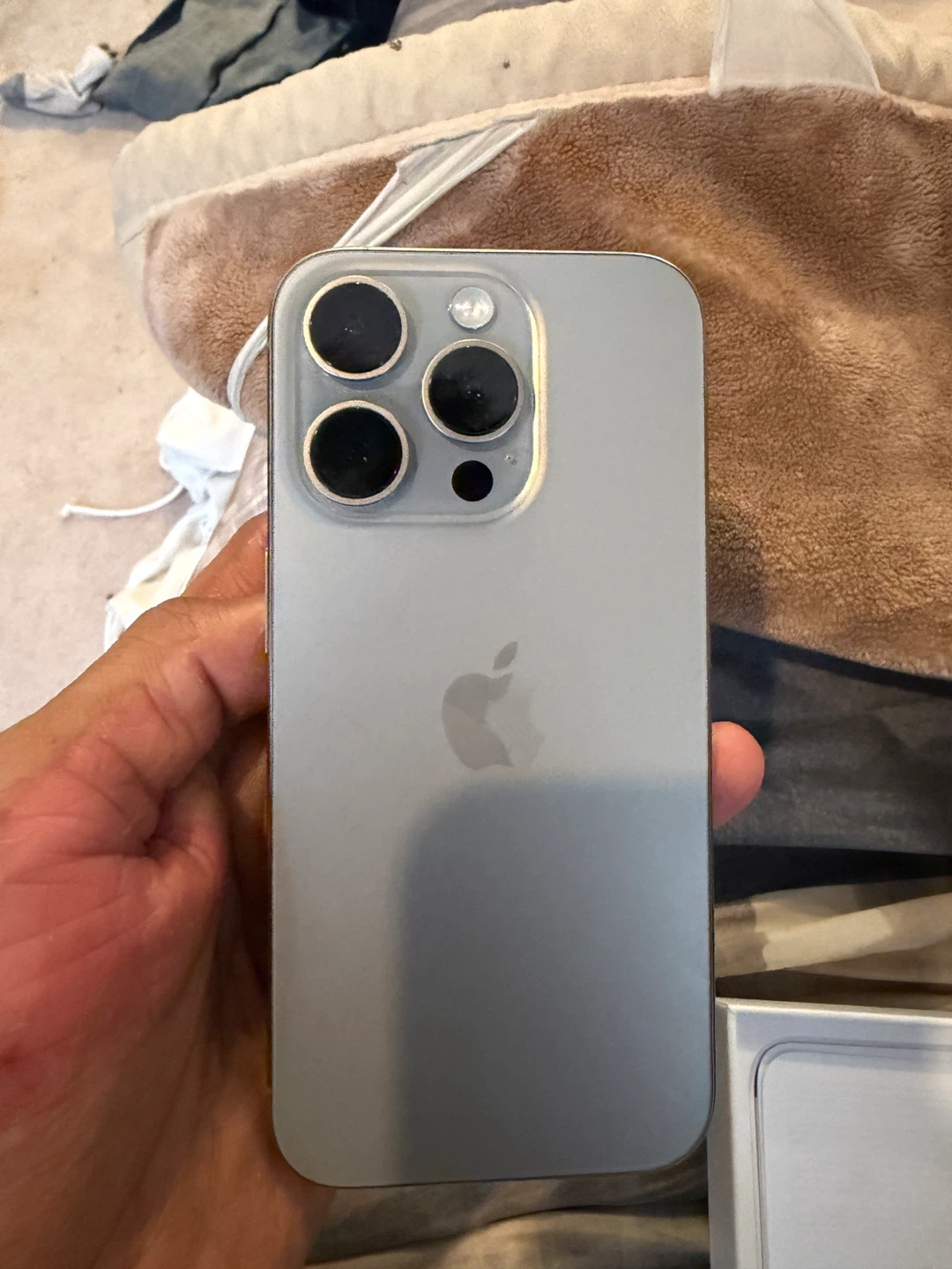 Apple iPhone 15 Pro (grey)