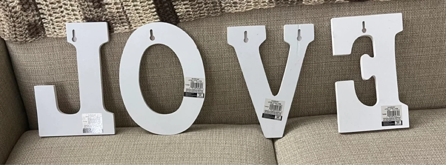 🌱 New Set of Four White Wooden "LOVE" Letters Wall Decor - photo 5