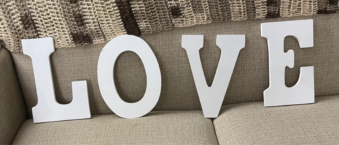 🌱 New Set of Four White Wooden "LOVE" Letters Wall Decor - photo 4