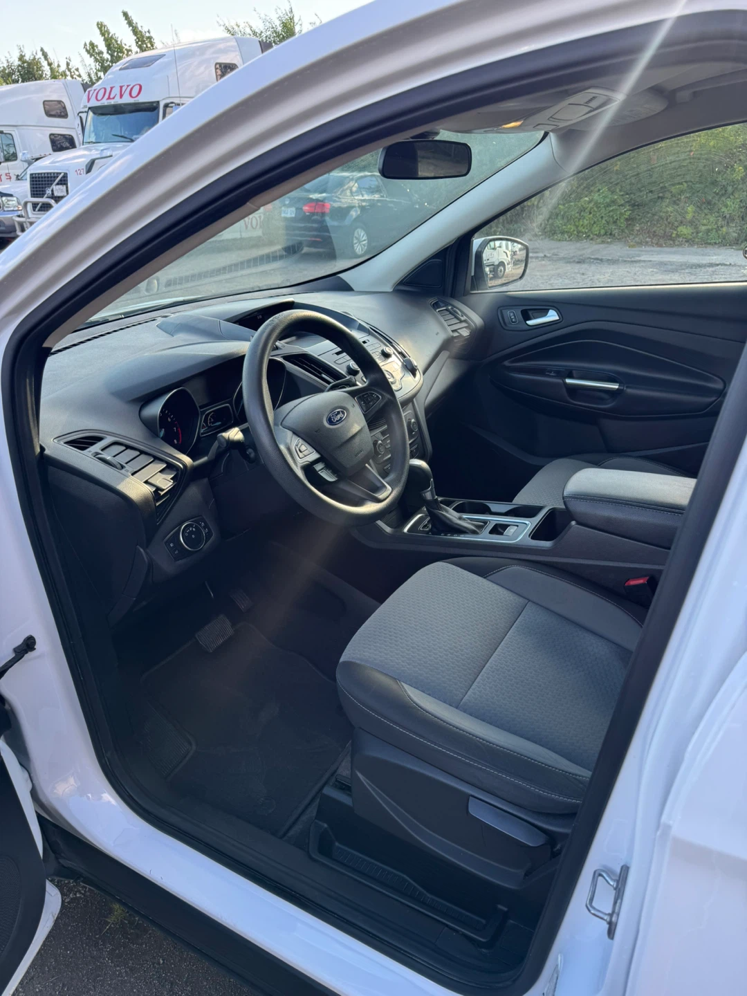 2017 Ford Escape FWD. 2.0 liters. Certified - photo 4