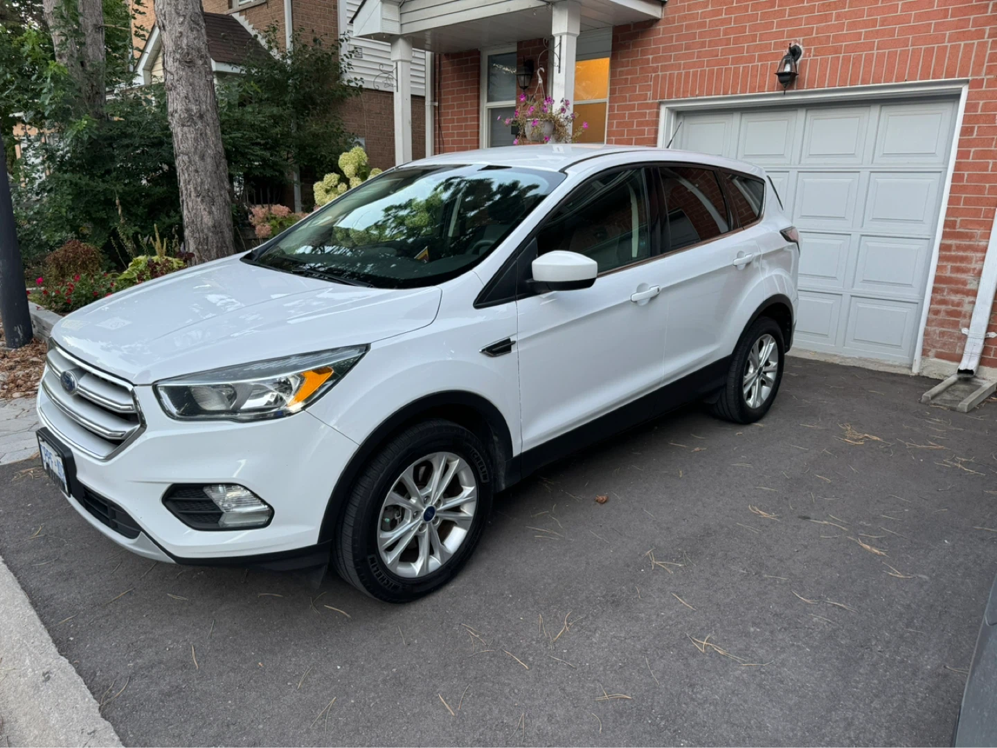 2017 Ford Escape FWD. 2.0 liters. Certified - photo 3