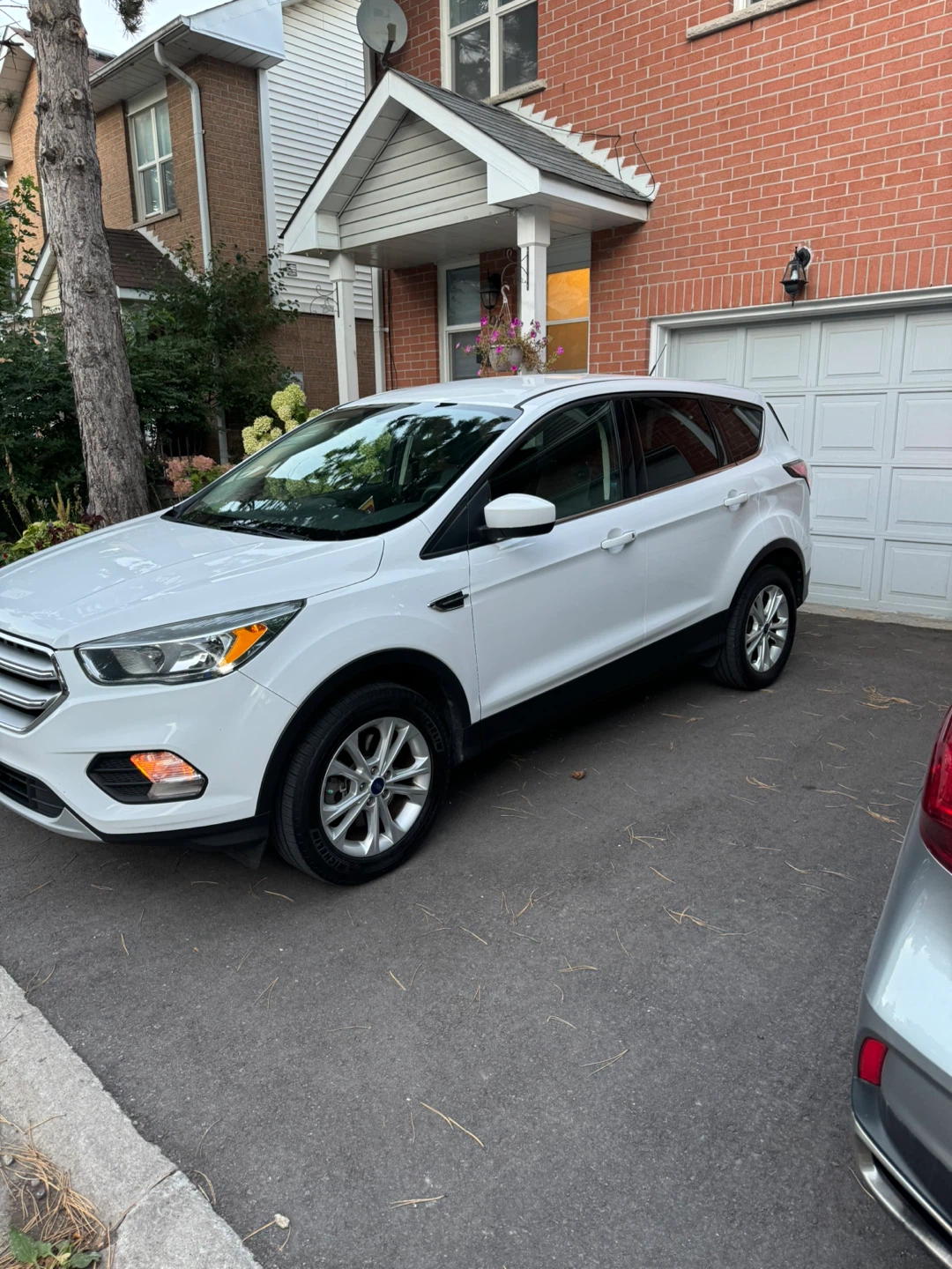 2017 Ford Escape FWD. 2.0 liters. Certified - photo 2