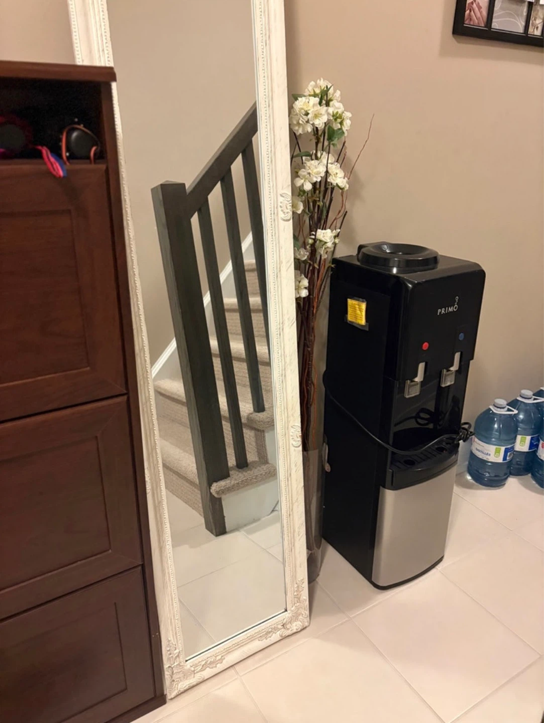 Top load jug water dispenser