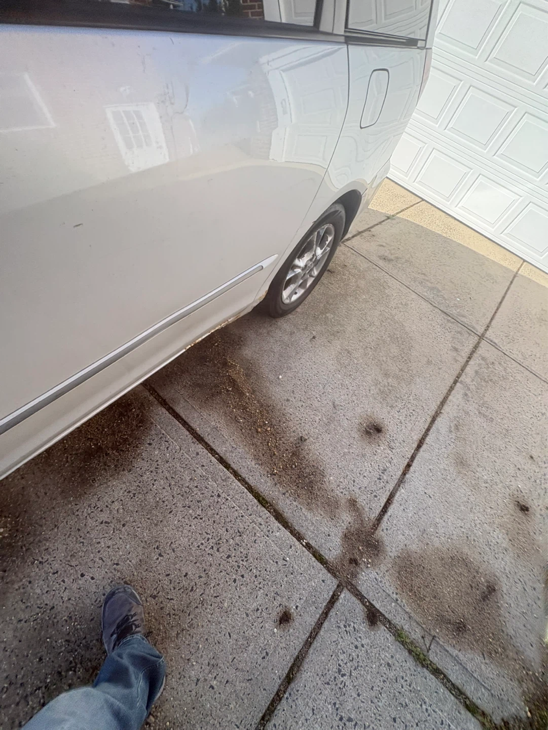 White Toyota Sienna Minivan - photo 4