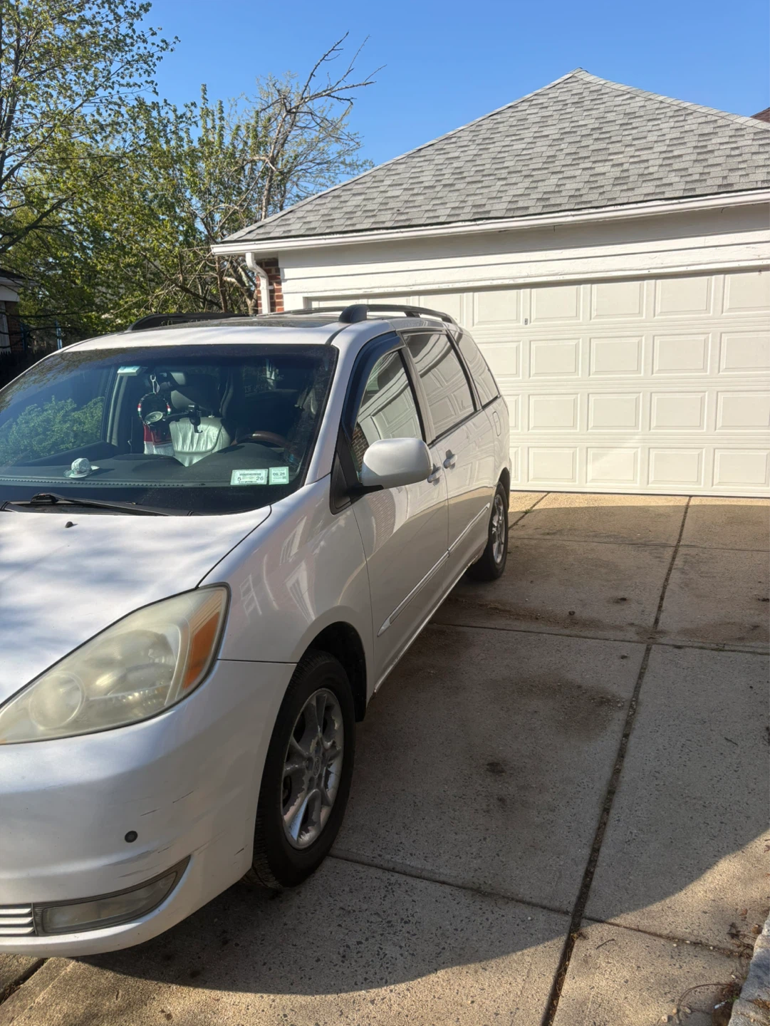 White Toyota Sienna Minivan - photo 2