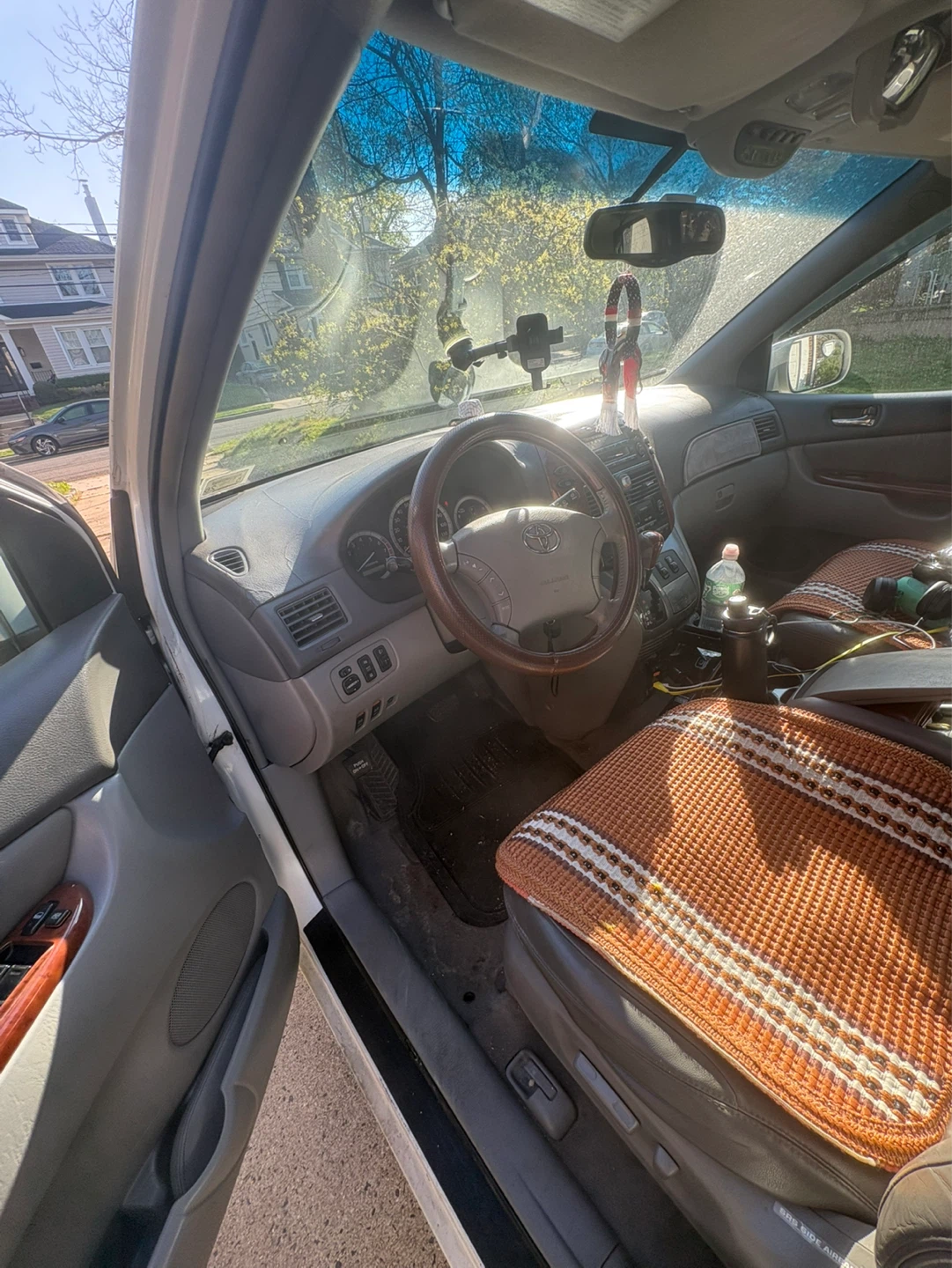 White Toyota Sienna Minivan - photo 5