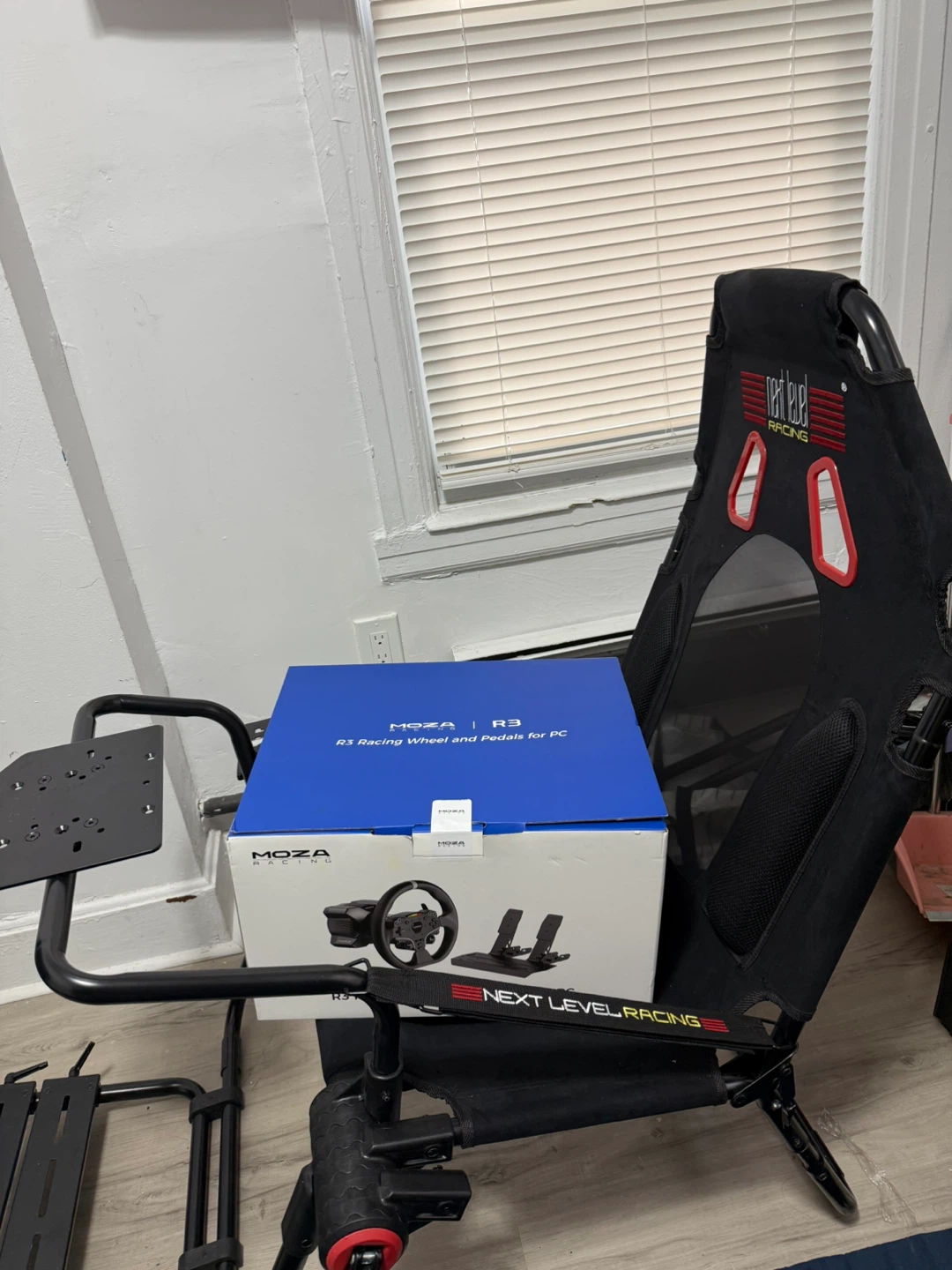 Next Level Racing MOZA R3 Racing Wheel and Pedals - photo 5