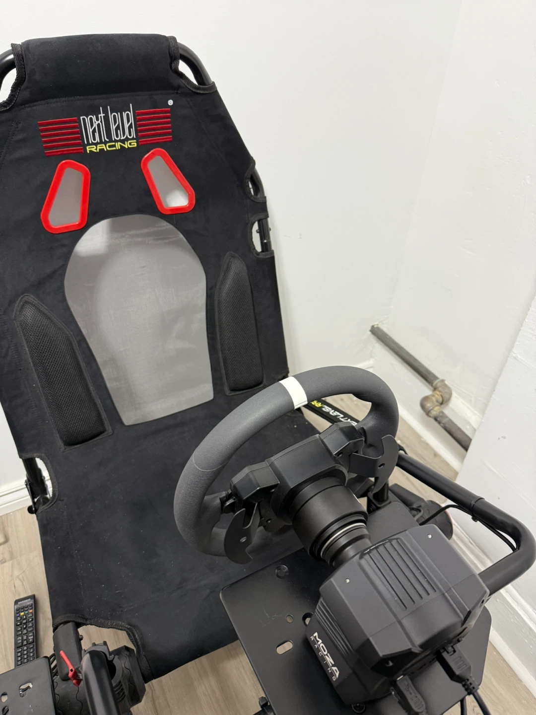 Next Level Racing MOZA R3 Racing Wheel and Pedals - photo 2