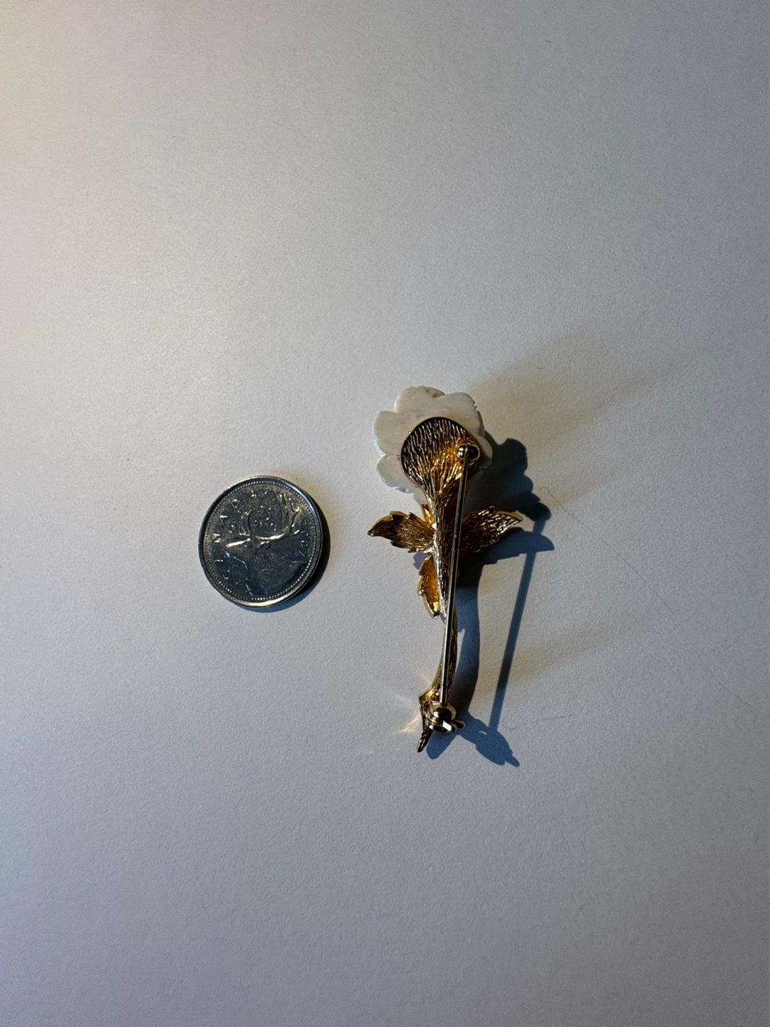 Gold tone rose flower brooch - photo 2