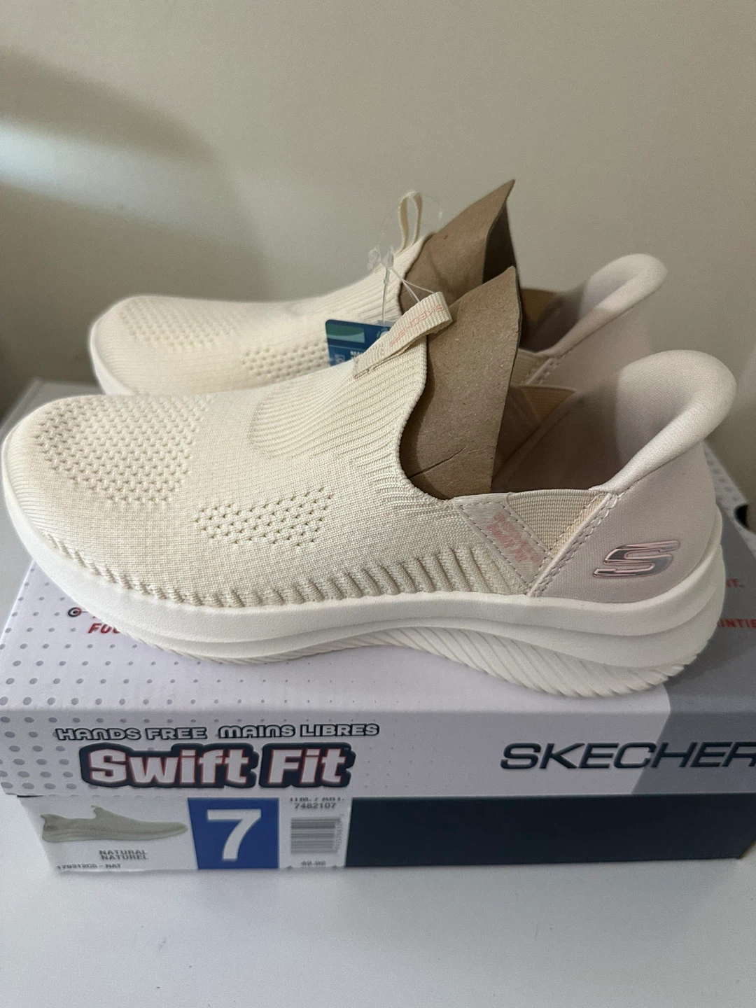 Skechers Swift Fit Slip-On Shoes - Size 7 - Cream