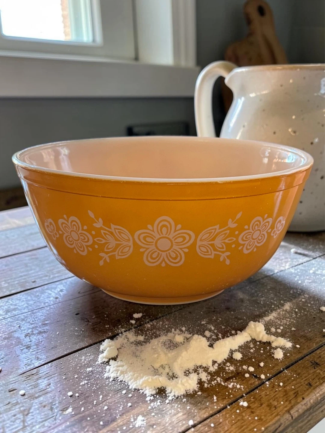 Vintage Pyrex Mixing Bowls Butterfly Gold 1970s Set of 2 - photo 4