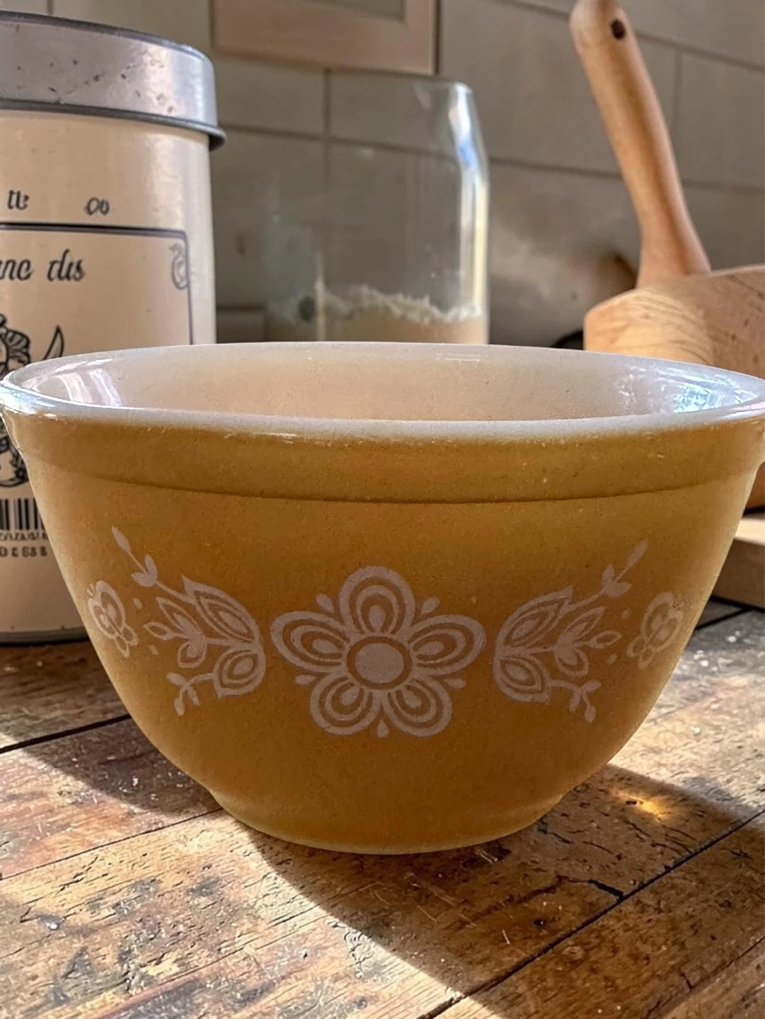 Vintage Pyrex Mixing Bowls Butterfly Gold 1970s Set of 2 - photo 3