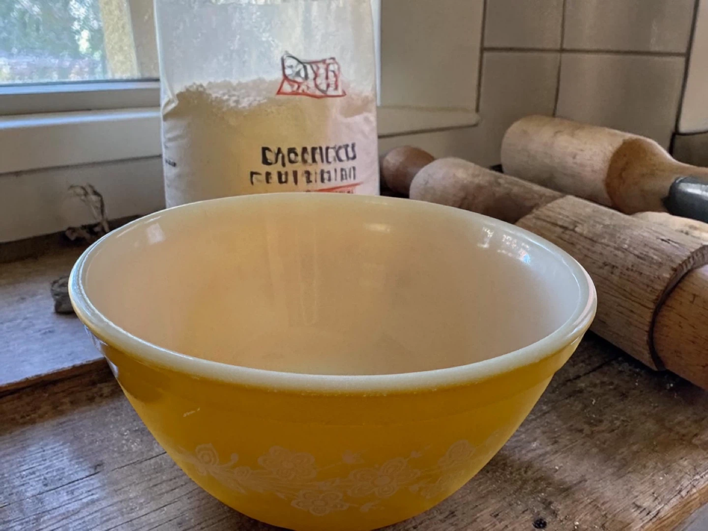 Vintage 402 Pyrex Mixing Bowl Butterfly Gold II - photo 3