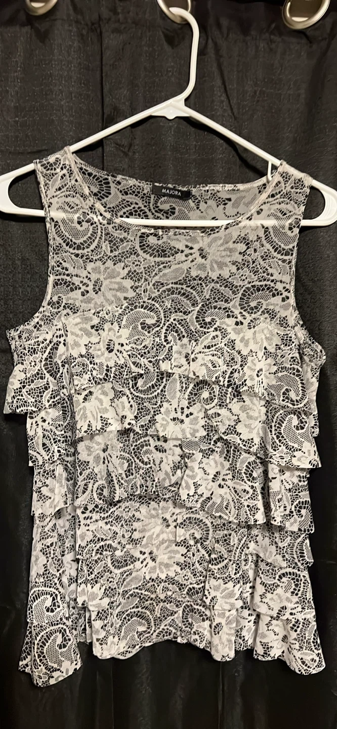 MAJORA Sleeveless Lace Tiered Top