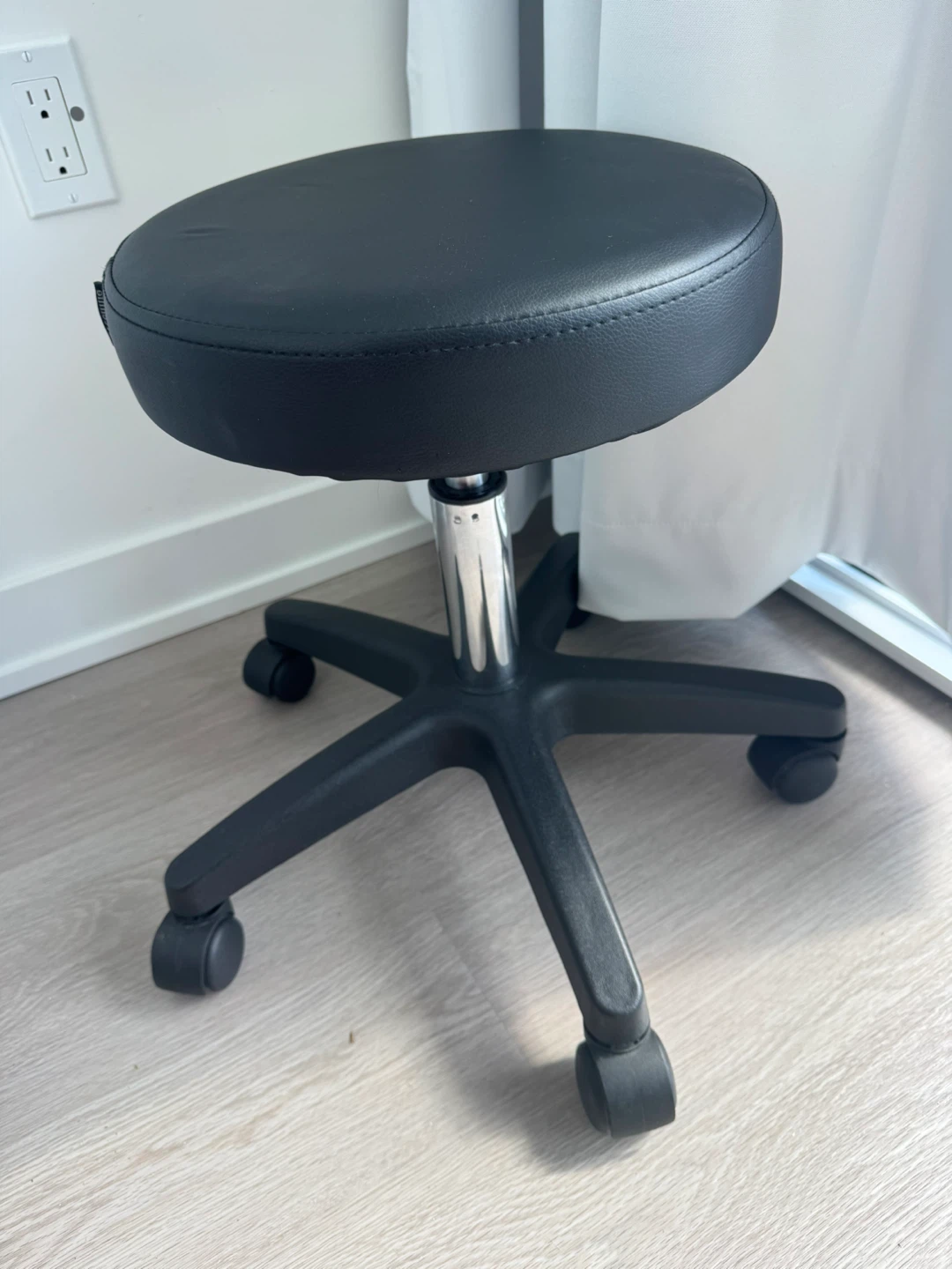 Thick Padding Hydraulic Adjustable Rolling Stool Spa - black