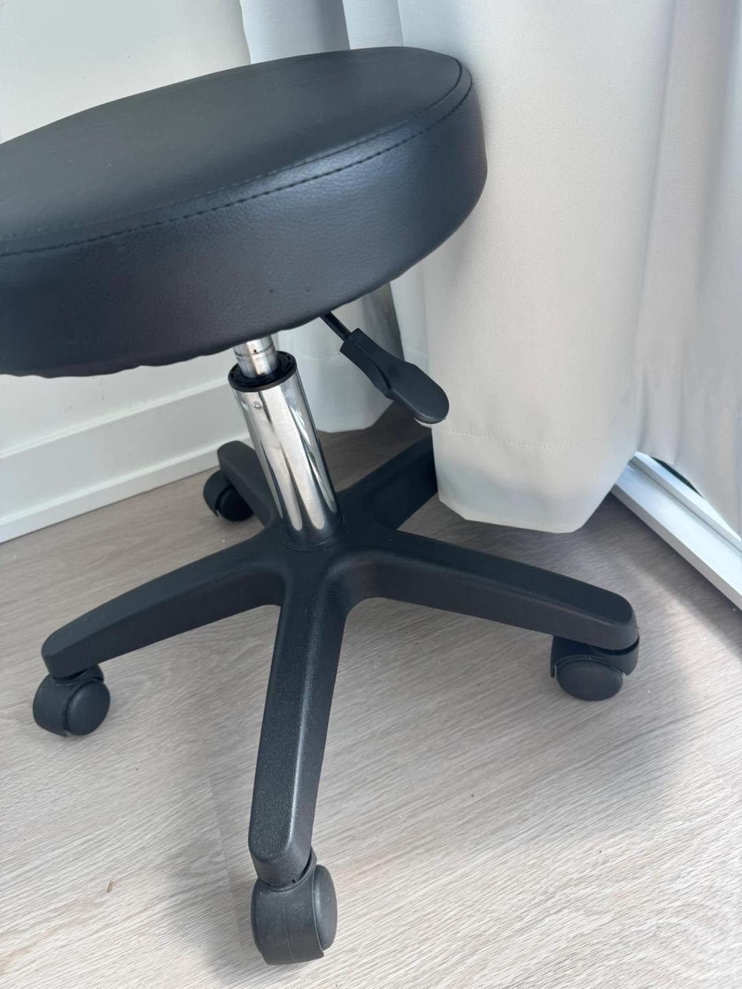 Thick Padding Hydraulic Adjustable Rolling Stool Spa - black - photo 3