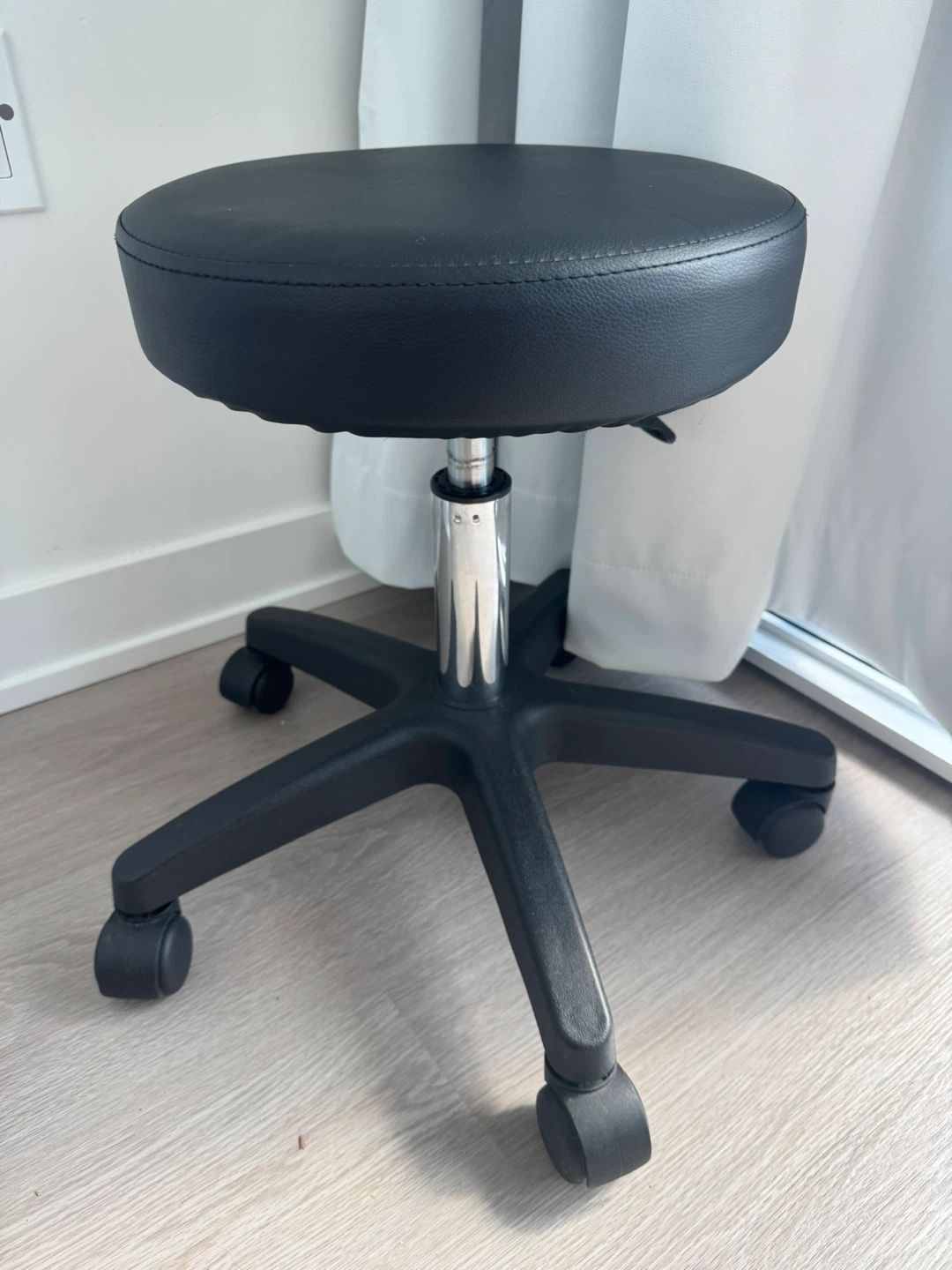 Thick Padding Hydraulic Adjustable Rolling Stool Spa - black - photo 2