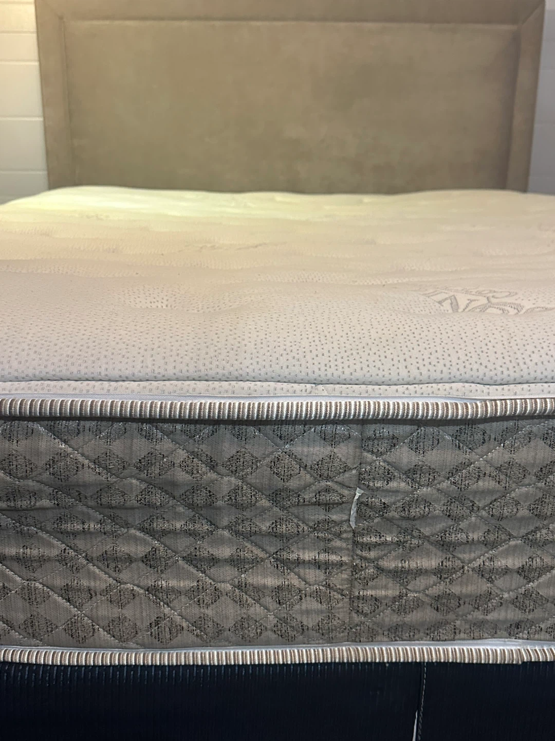 QUEEN SIZE BED SET (NEUTRAL BEIGE COLOR) - photo 3